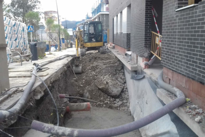Urbanizar-excavaciones-retroexcavadora-3-gipuzkoa-900x600