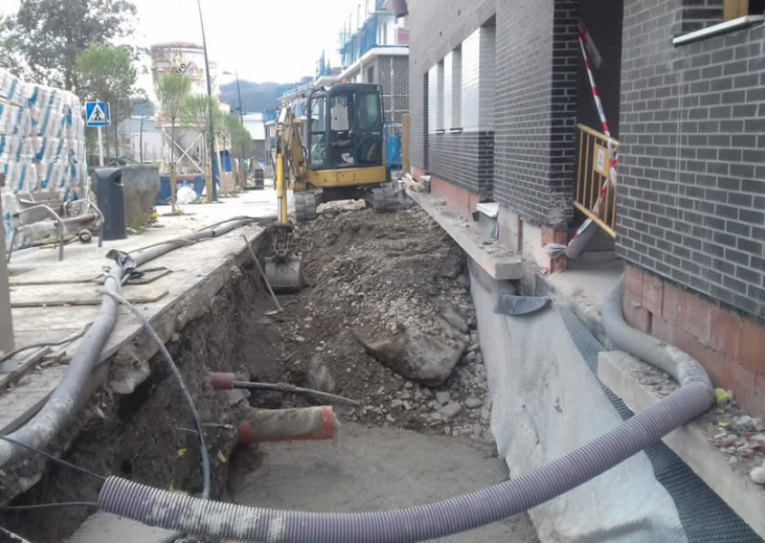 Urbanizar-excavaciones-retroexcavadora-3-gipuzkoa-900x600